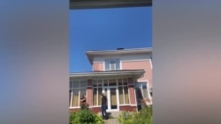 Высокопоставленный казахстанец напал на жену и детей и избил их, чтобы выселить из дома. Полиция и приставы не вмешивались 