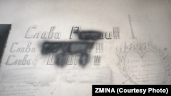 Надписи в поддержку России в Херсонском ИВС, сделанные российскими военными