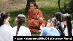 Тахмина в группе поддержки людей, живущих с ВИЧ