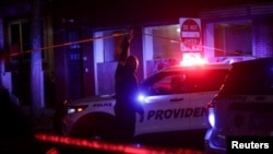 Оцепленное полицией место преступления на территории кампуса Брауновского университета, 13 декабря 2025 года